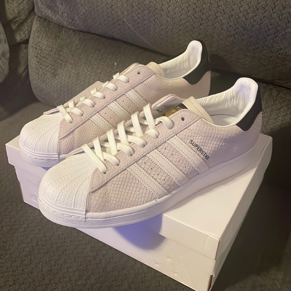 Adidas Superstar CITY SERIES WITH JET-SET STYLE